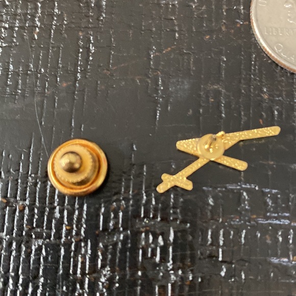 Gold Tone Aviation Or Achievement Pin Brooch! - Picture 3 of 3